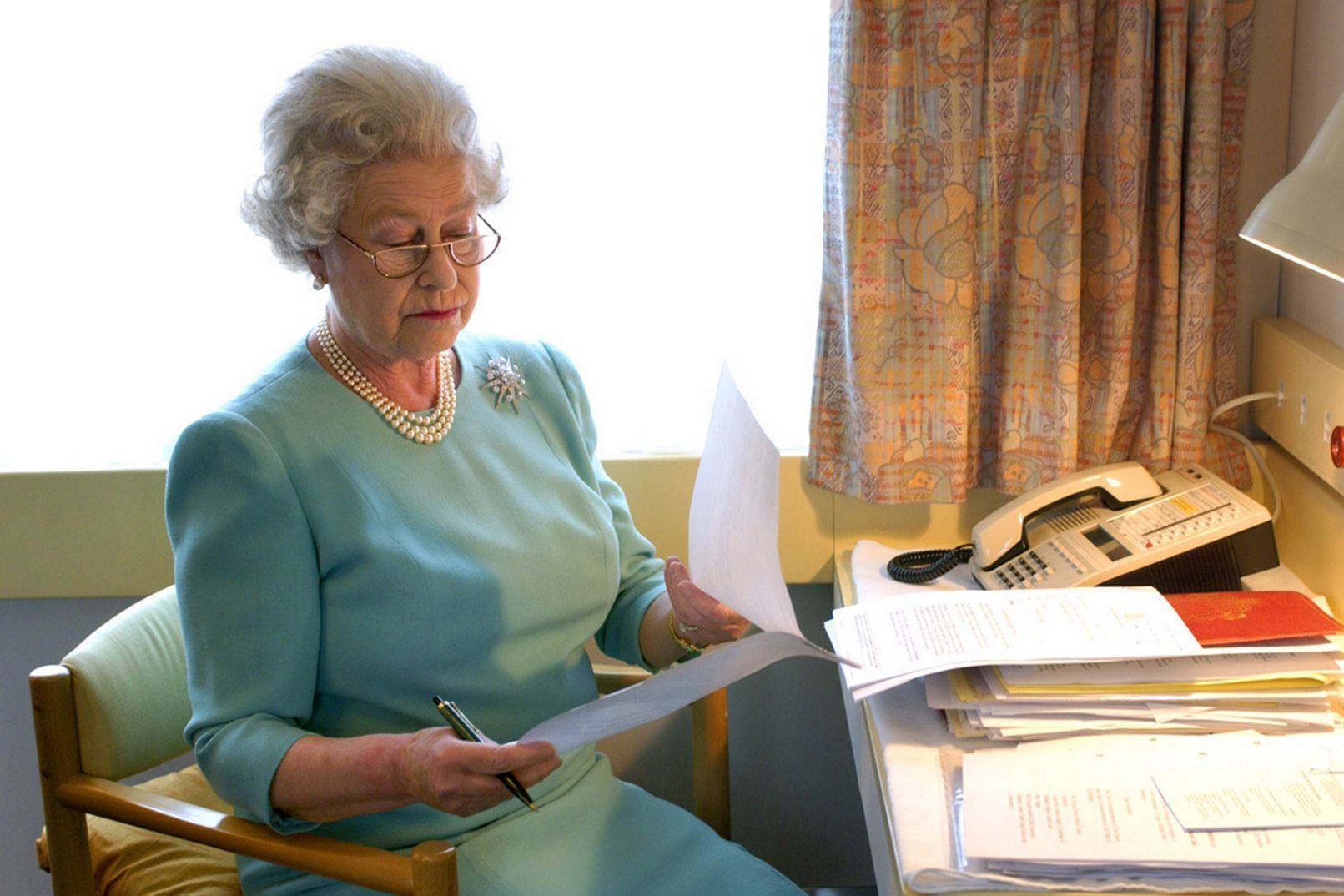 queen-elizabeth-longest-reigning-monarch.jpg